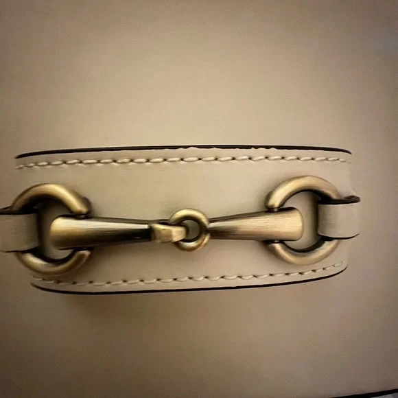 Vera Pelle Cream Shoulder Bag with Gold Accent - Picture 2 of 10